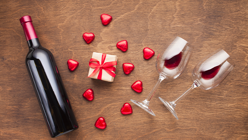 Saint-Valentin : histoire, idées de repas et vins à partager pour un moment à deux